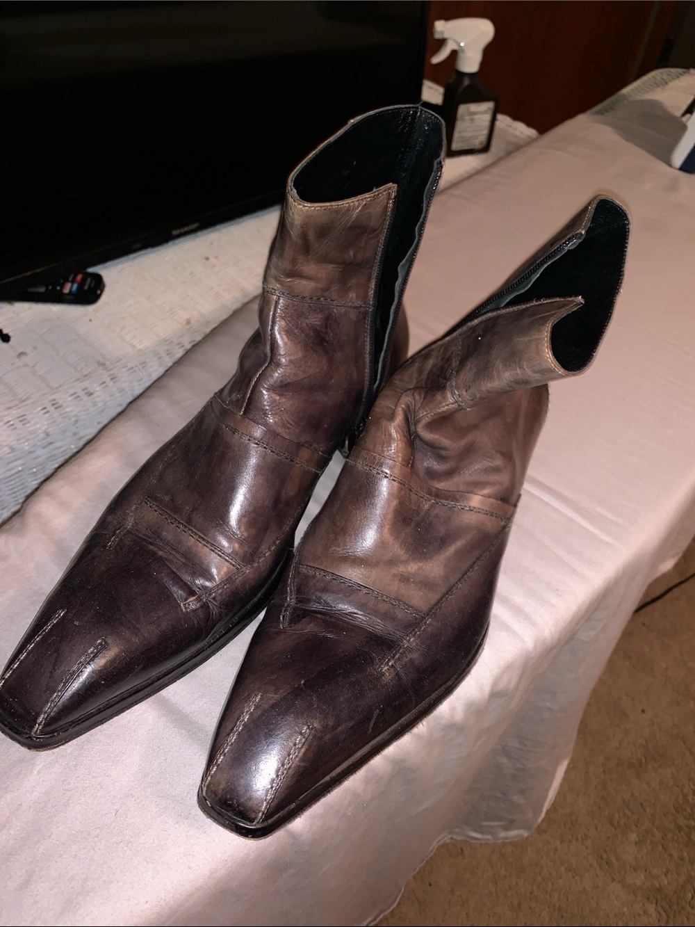 Classic Brown Leather Pointed Cowboy Boots - Slip-On Western Style